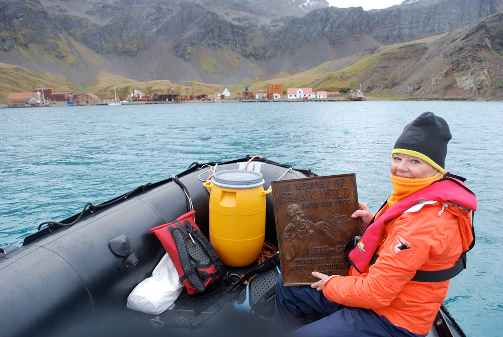 Angie Butler transporting ashore the Frank Wild plaque